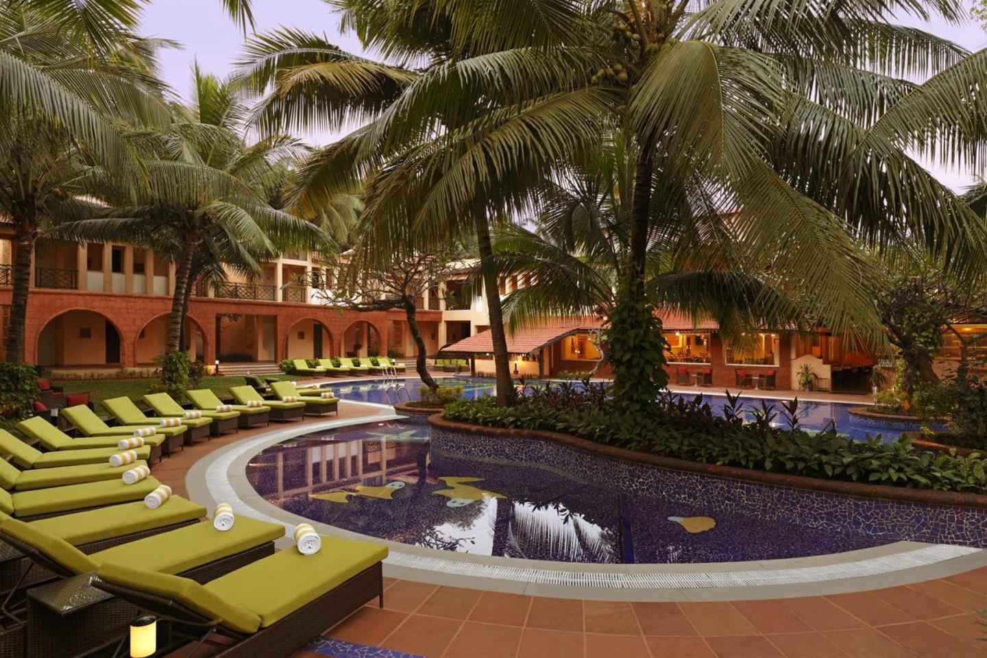 Lemon Tree Amarante Beach Resort, Goa Candolim Exterior photo