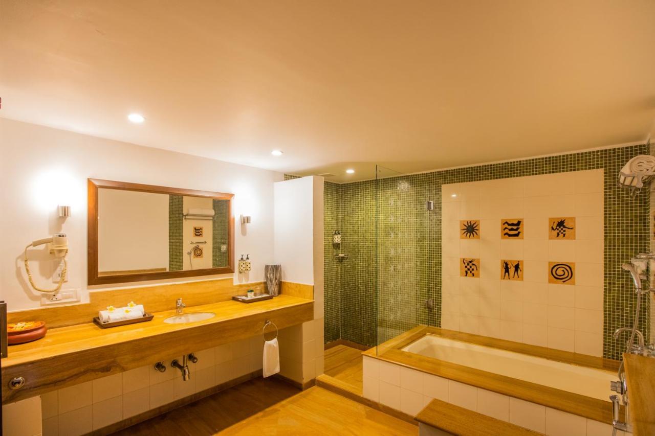Lemon Tree Amarante Beach Resort, Goa Candolim Exterior photo